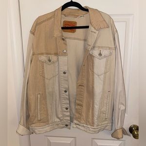 Levis jean jacket. Size: L. Beige/ cream. Perfect condition.